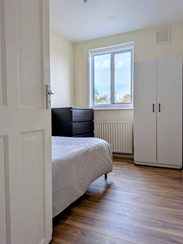 Room Stokes Road in Greater London