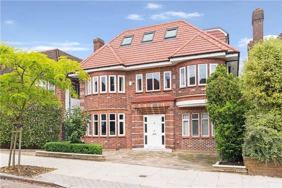House Charter Way in Greater London