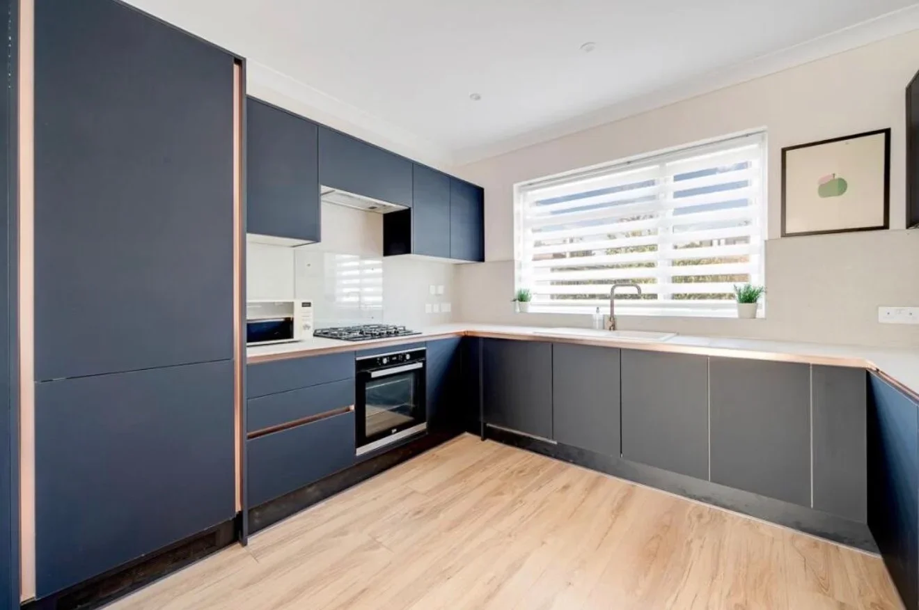 Flat Saville Road in Greater London