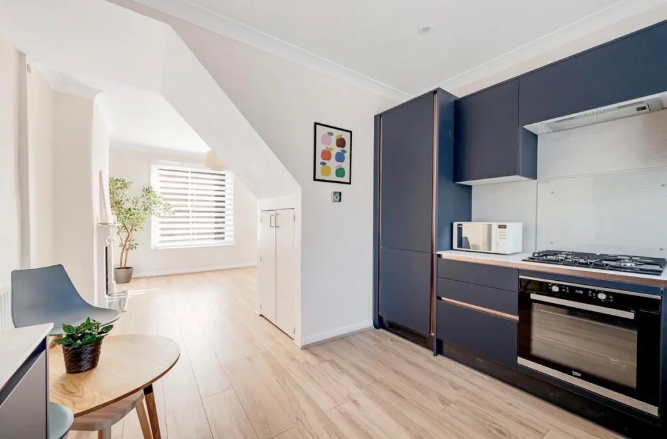 Flat Saville Road in Greater London