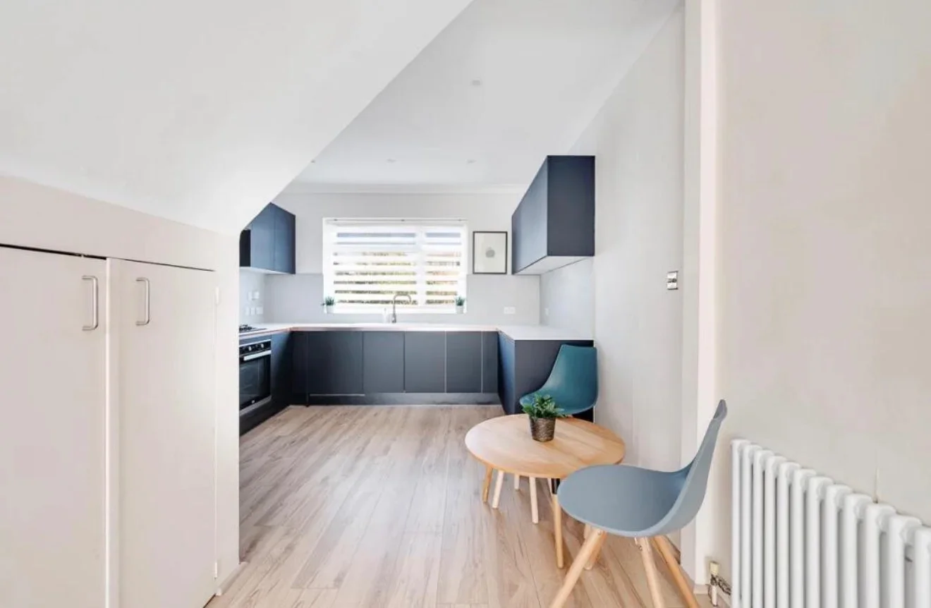 Flat Saville Road in Greater London