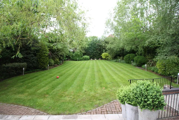 Flat Hill Road in Greater London