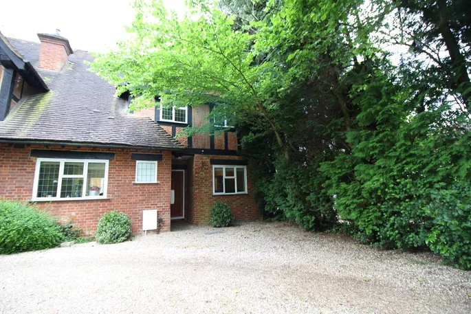 Flat Hill Road in Greater London