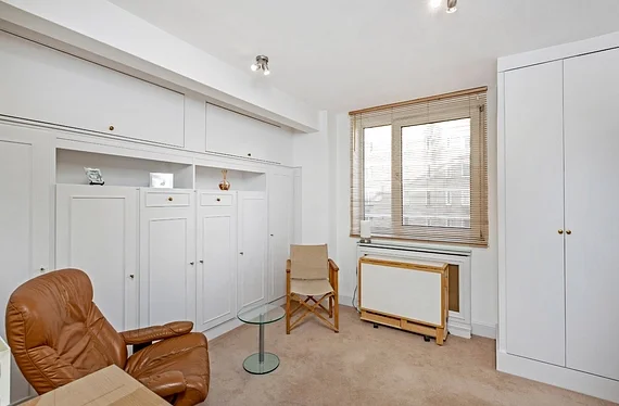 Flat Sloane Avenue in Greater London
