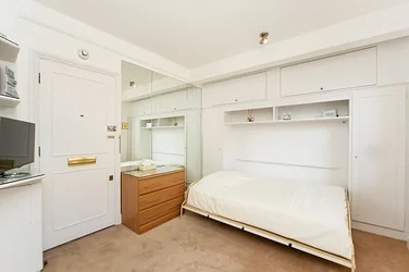 Flat Sloane Avenue in Greater London