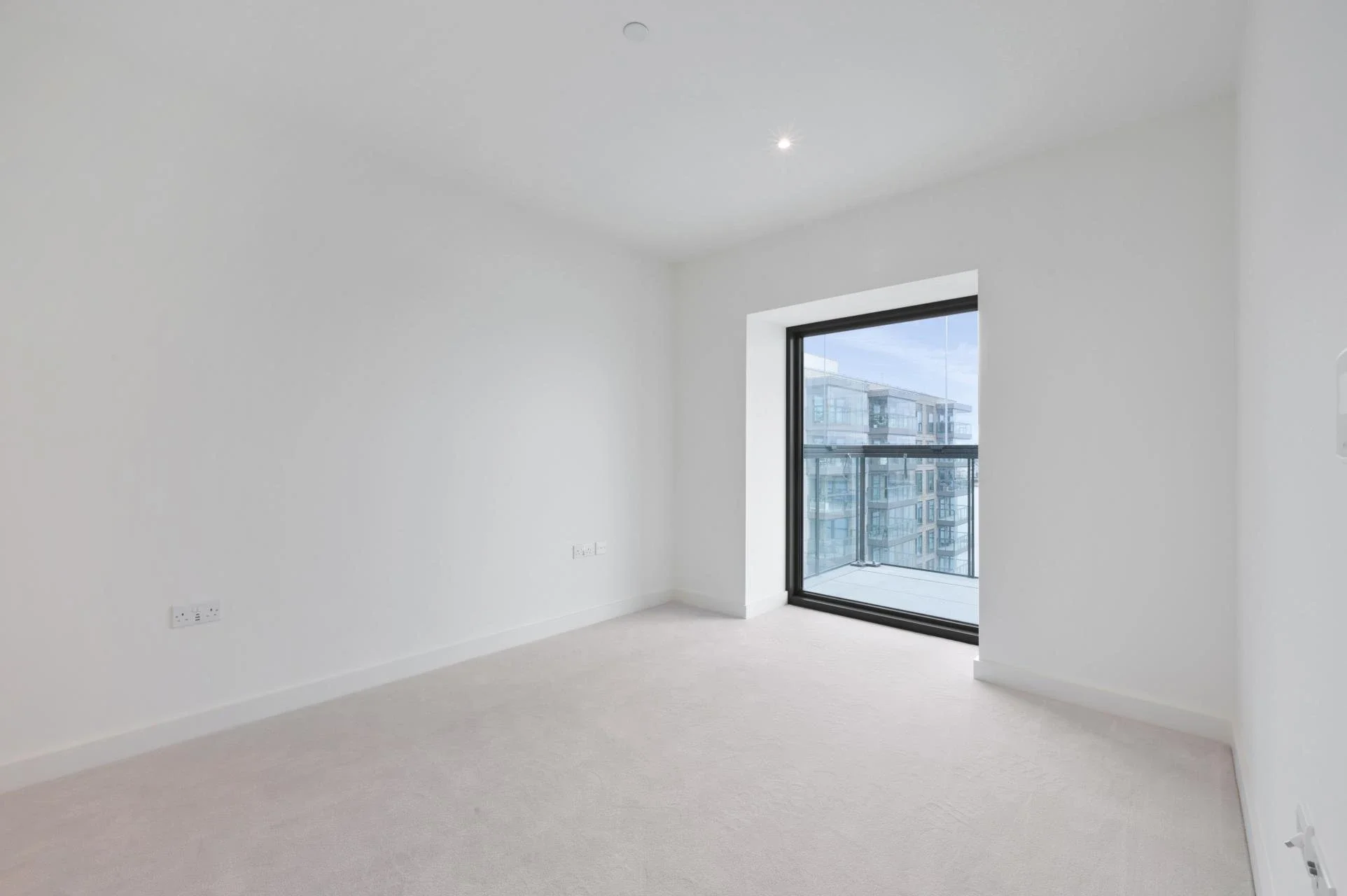 Flat Royal Crest Avenue in Greater London