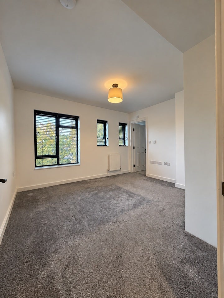 Flat Eburne Road in Greater London