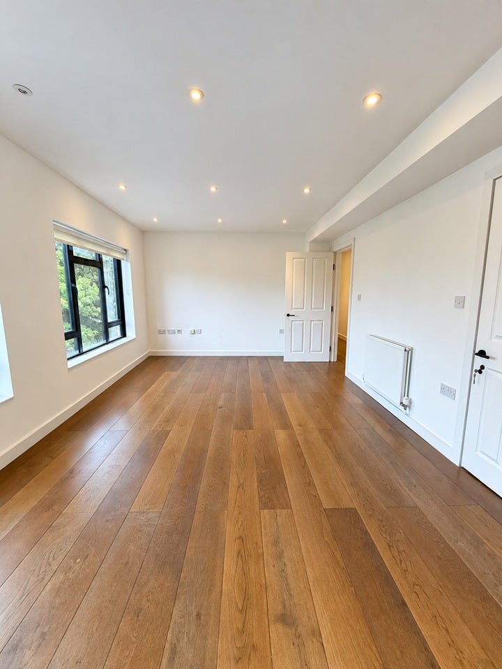 Flat Eburne Road in Greater London