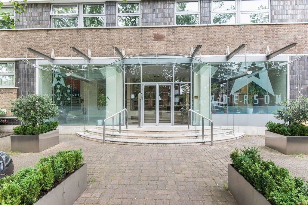 Flat Beatrice Avenue in Greater London