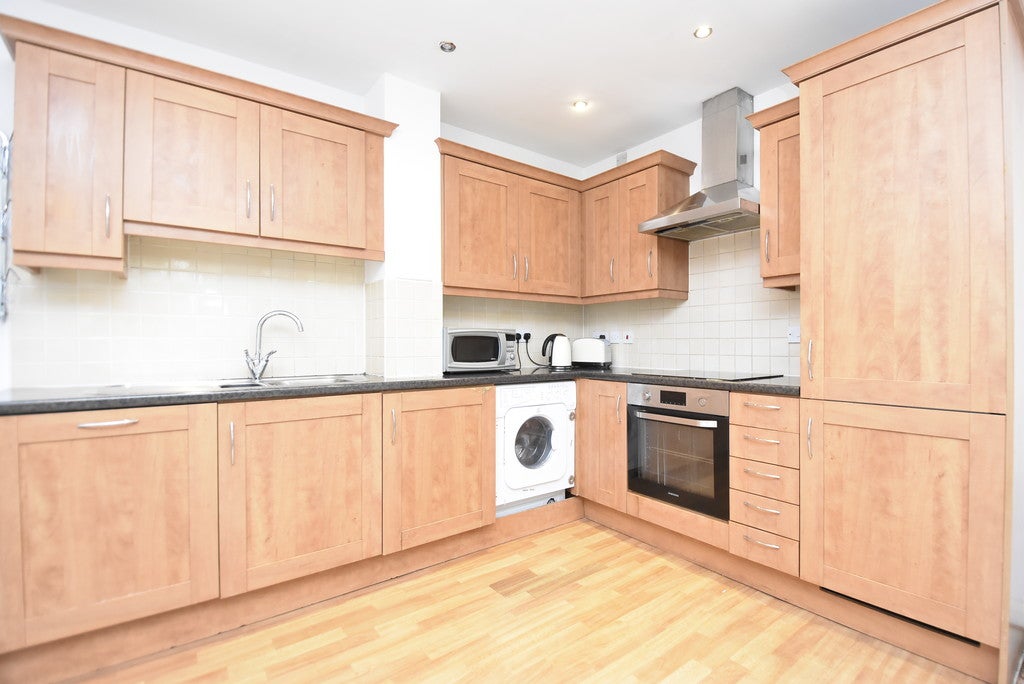 Flat Beatrice Avenue in Greater London