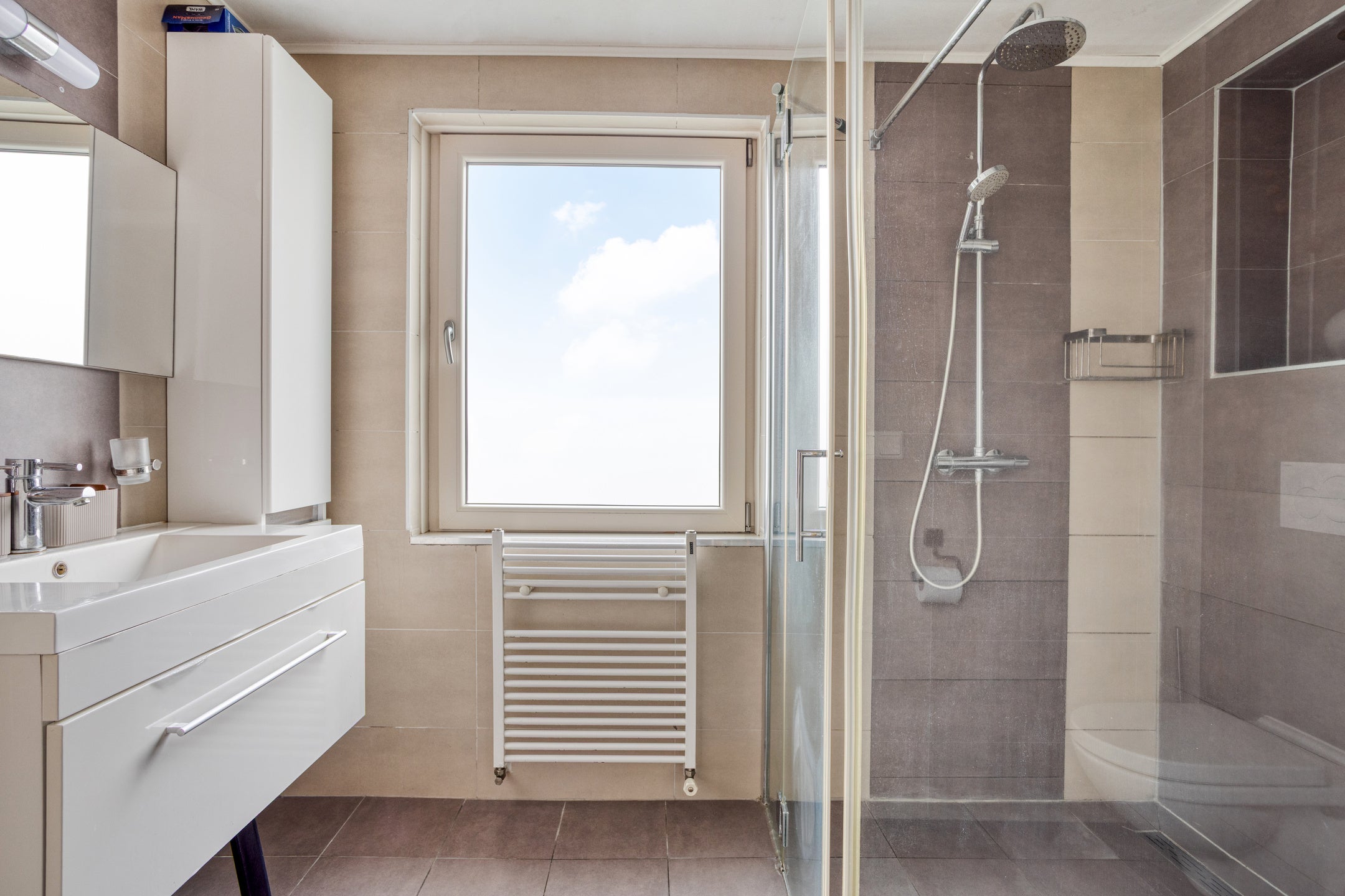 Tussenwoning te koop: Van Hogendorpplein 45, Goirle
