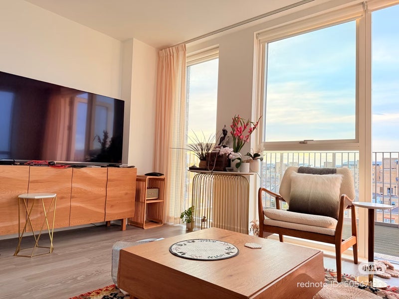 Room Clarence Road in Greater London
