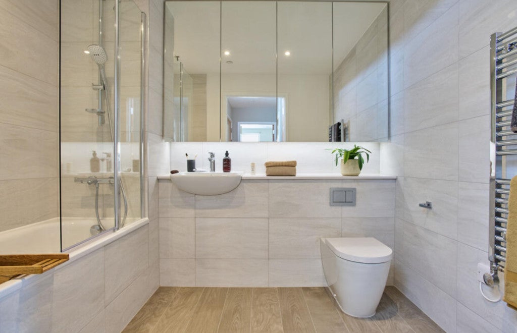 Flat Devon Close in Greater London