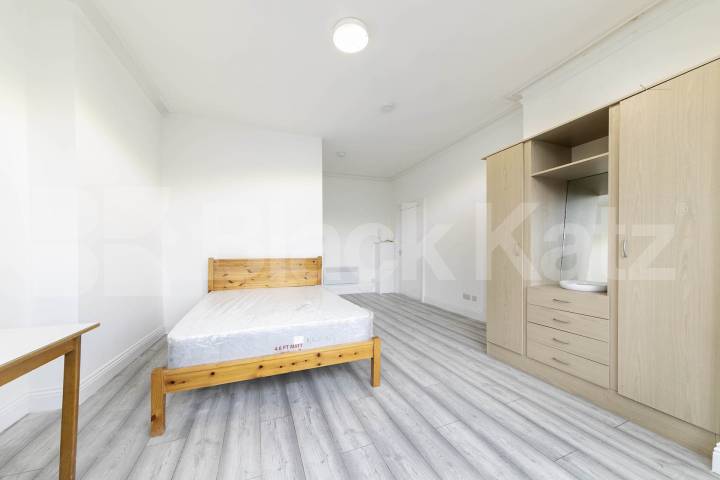 Flat Iverson Road in Greater London
