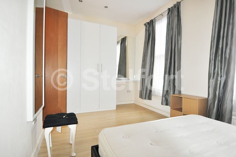 Flat Witley Road in Greater London