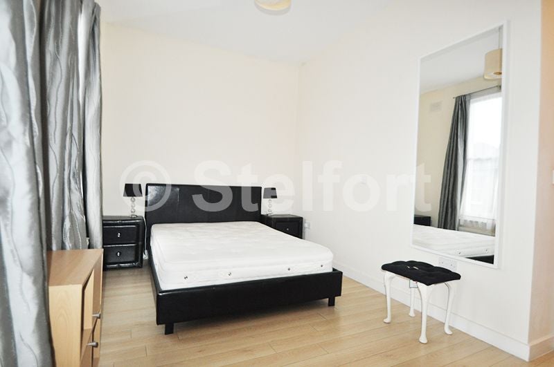 Flat Witley Road in Greater London