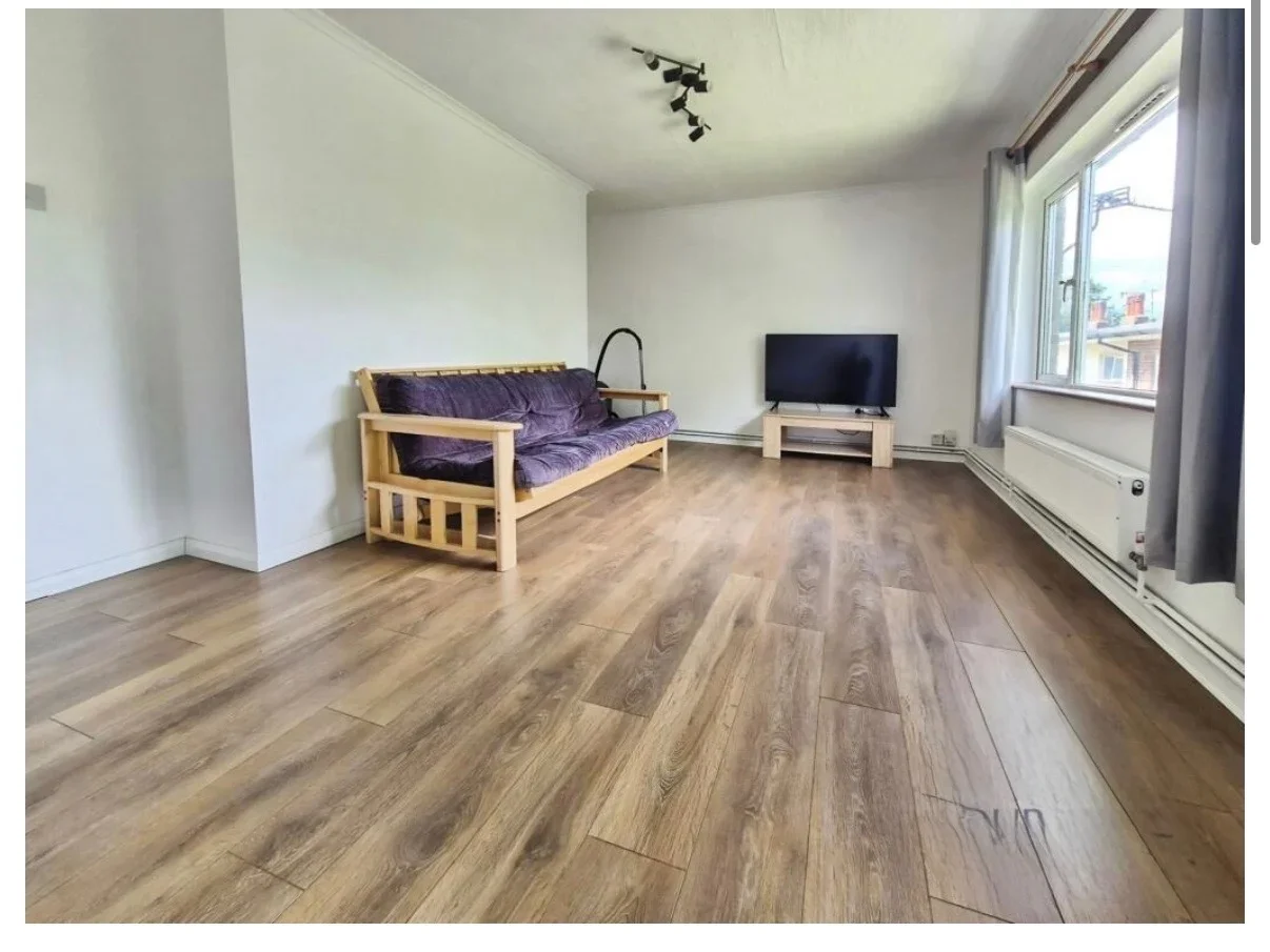 Flat Sunderland Close in Rochester