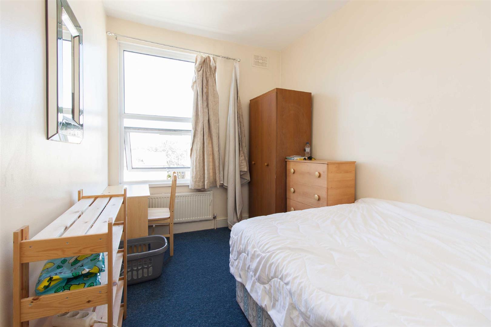 Flat Churchfield Road in Greater London