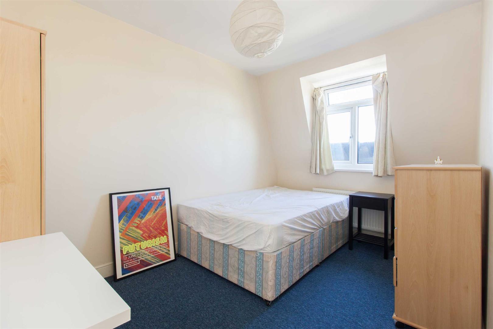 Flat Churchfield Road in Greater London