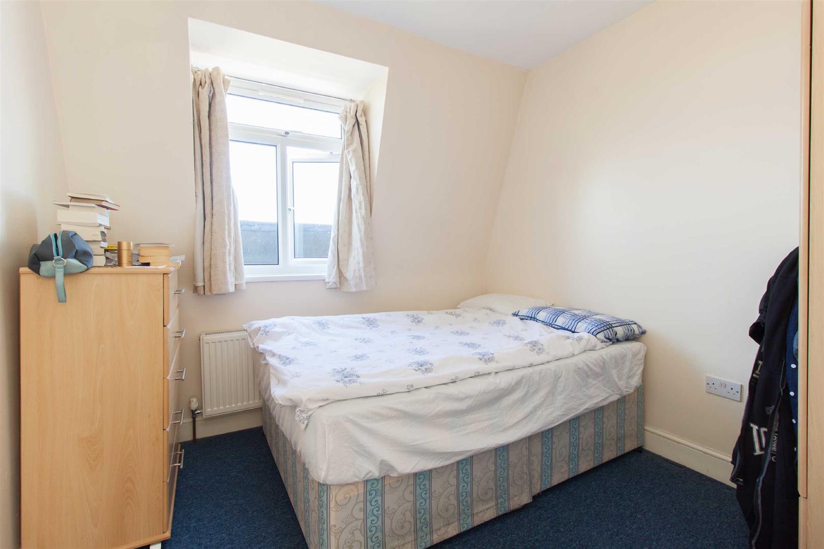Flat Churchfield Road in Greater London