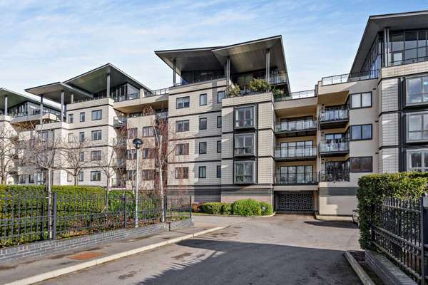 Flat Riverside Place in Cambridge