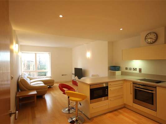 Flat Riverside Place in Cambridge