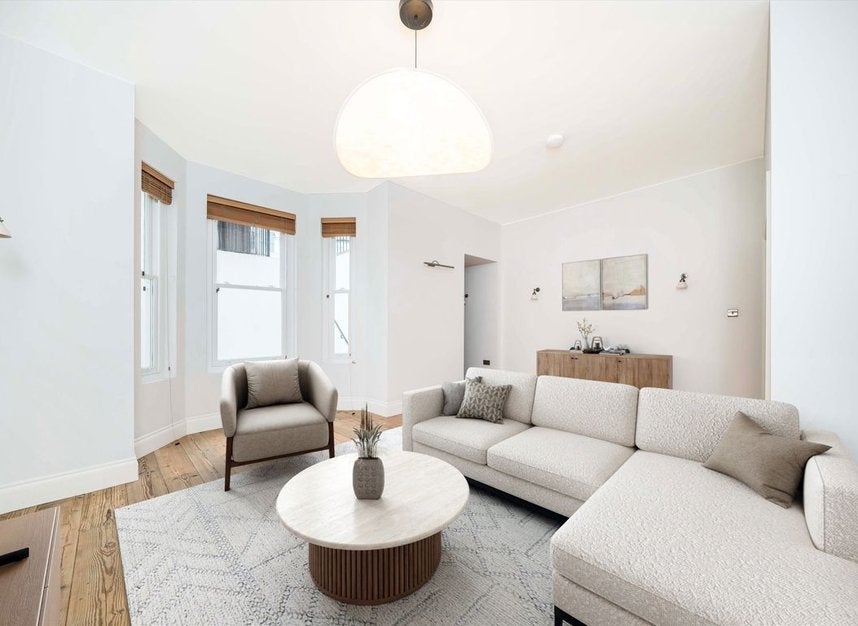 Flat Hillfield Road in Greater London
