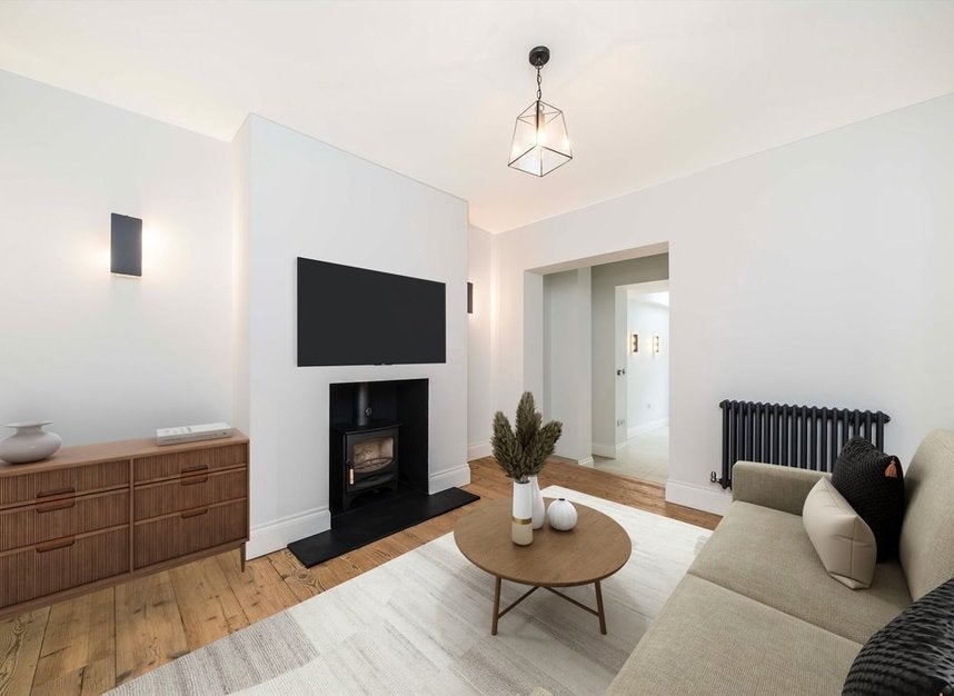 Flat Hillfield Road in Greater London