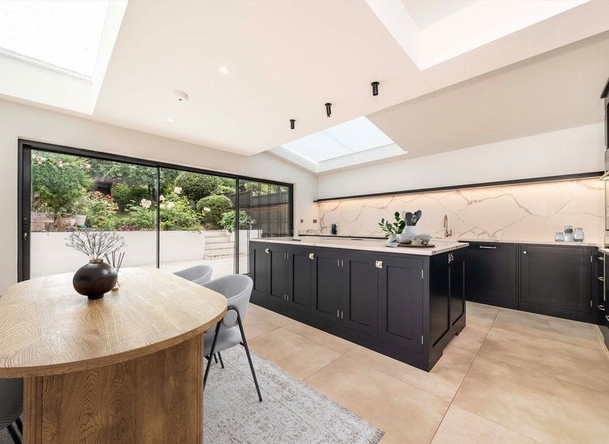 Flat Hillfield Road in Greater London