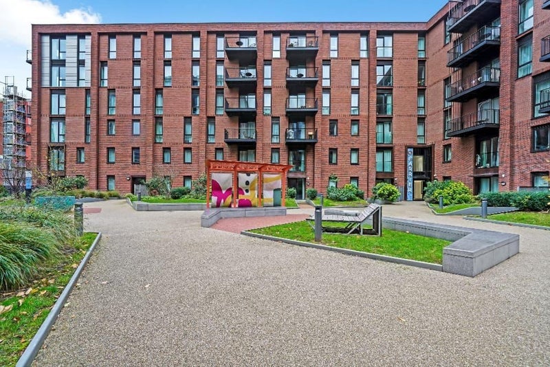 Room Waterview Lane in Salford