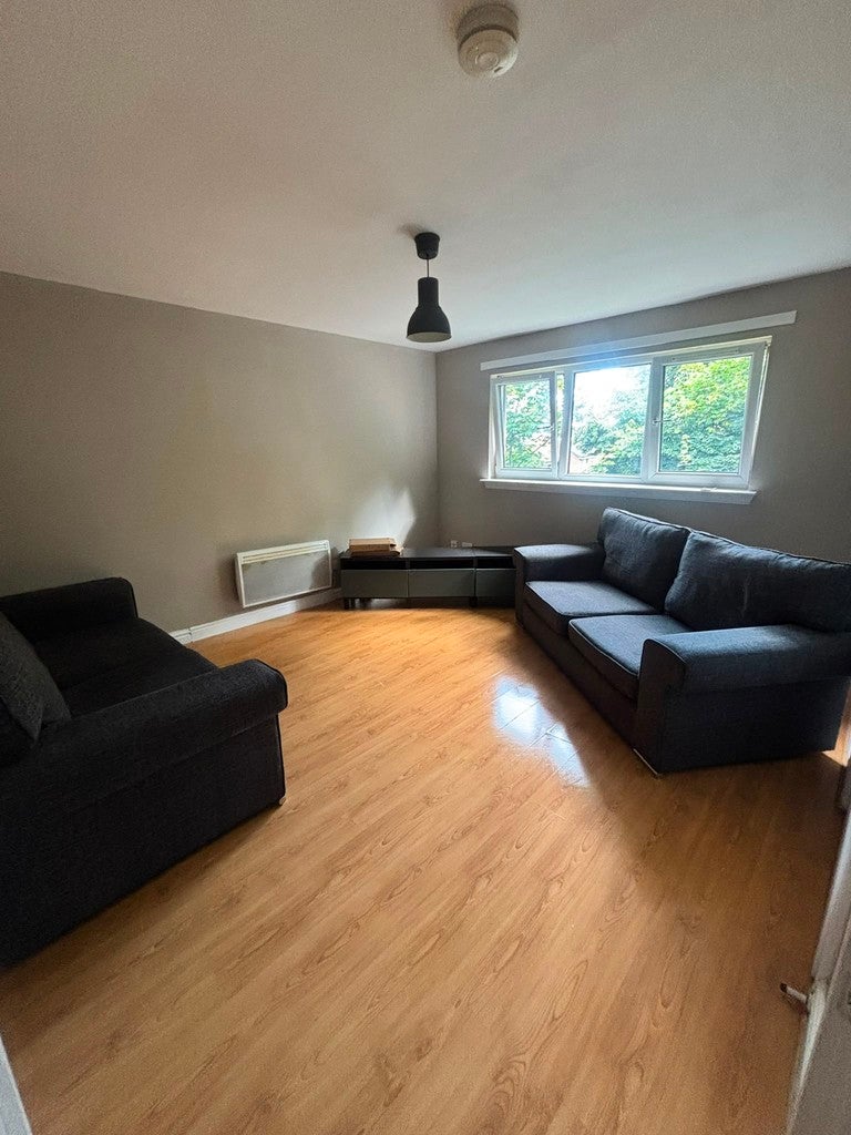 Flat Quarryknowe Street in Glasgow