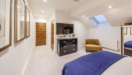 Flat Rainville Road in Greater London