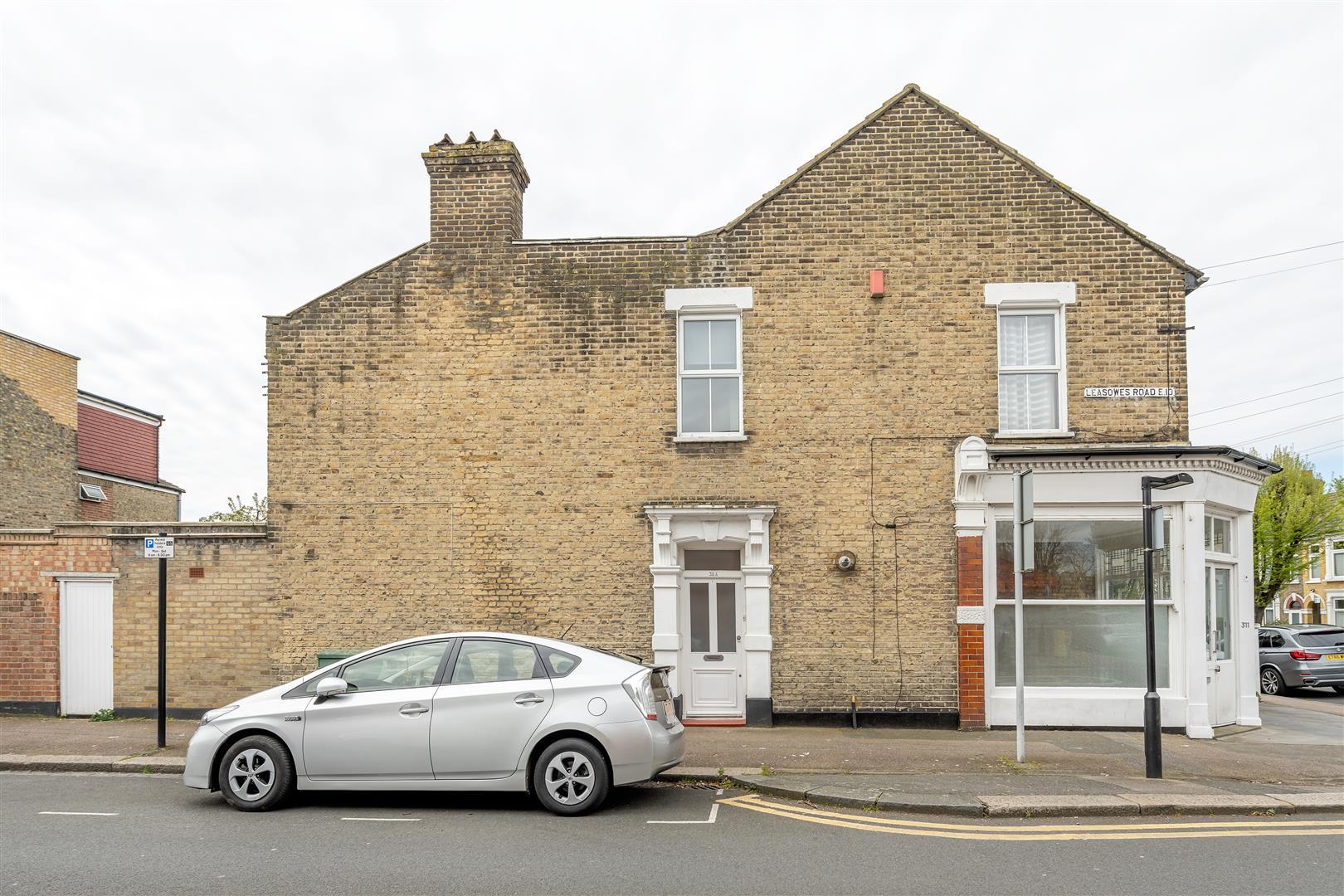 House Capworth Street in Greater London