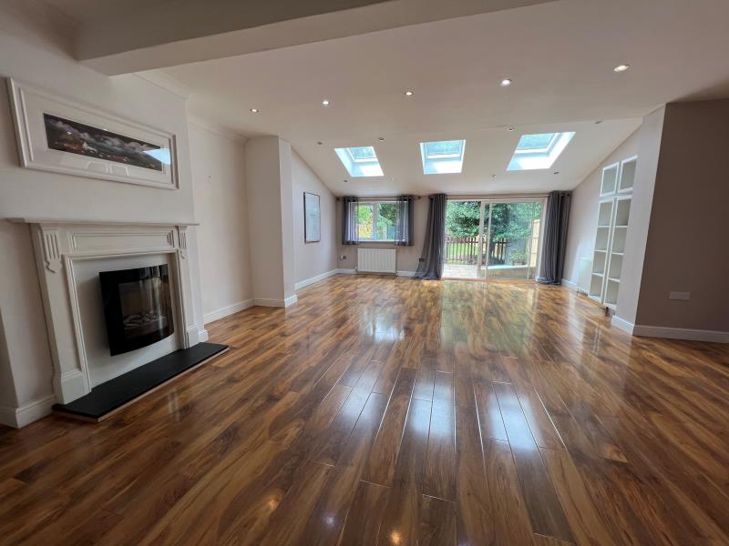House Vincent Drive in Borough of Spelthorne