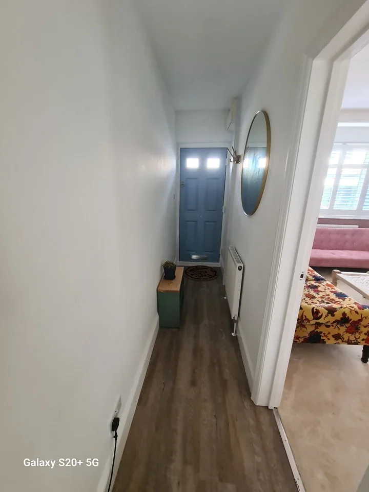 Flat Dinton Road in Greater London