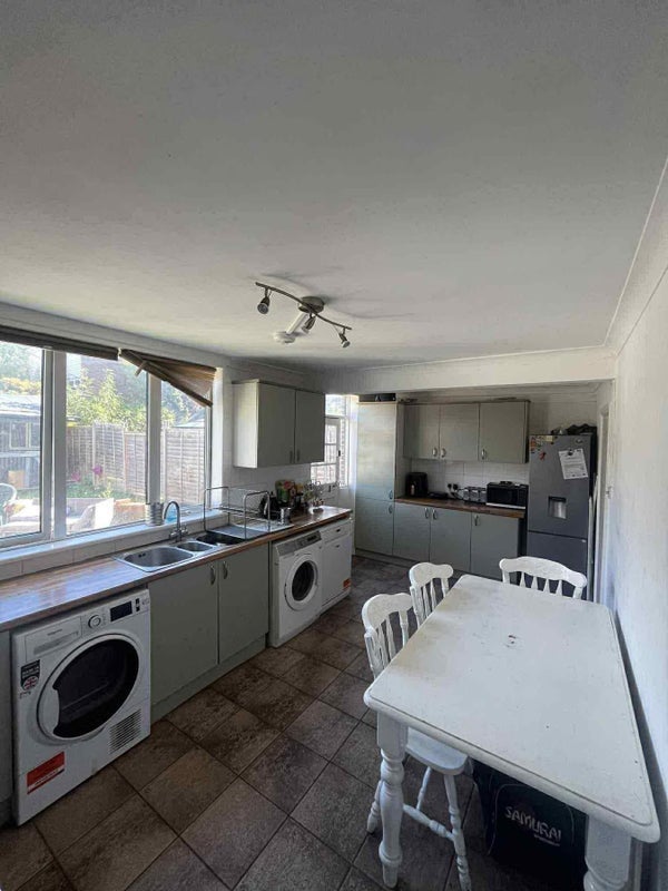 Room Clarence Crescent in Greater London