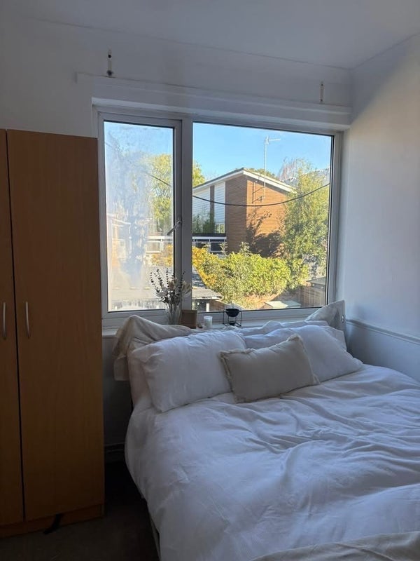 Room Clarence Crescent in Greater London