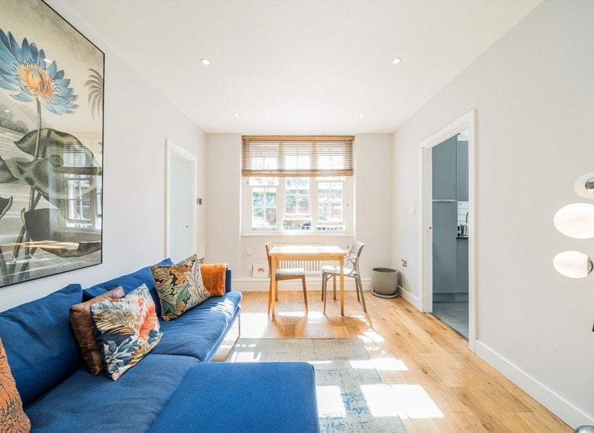 Flat Flaxman Terrace in Greater London