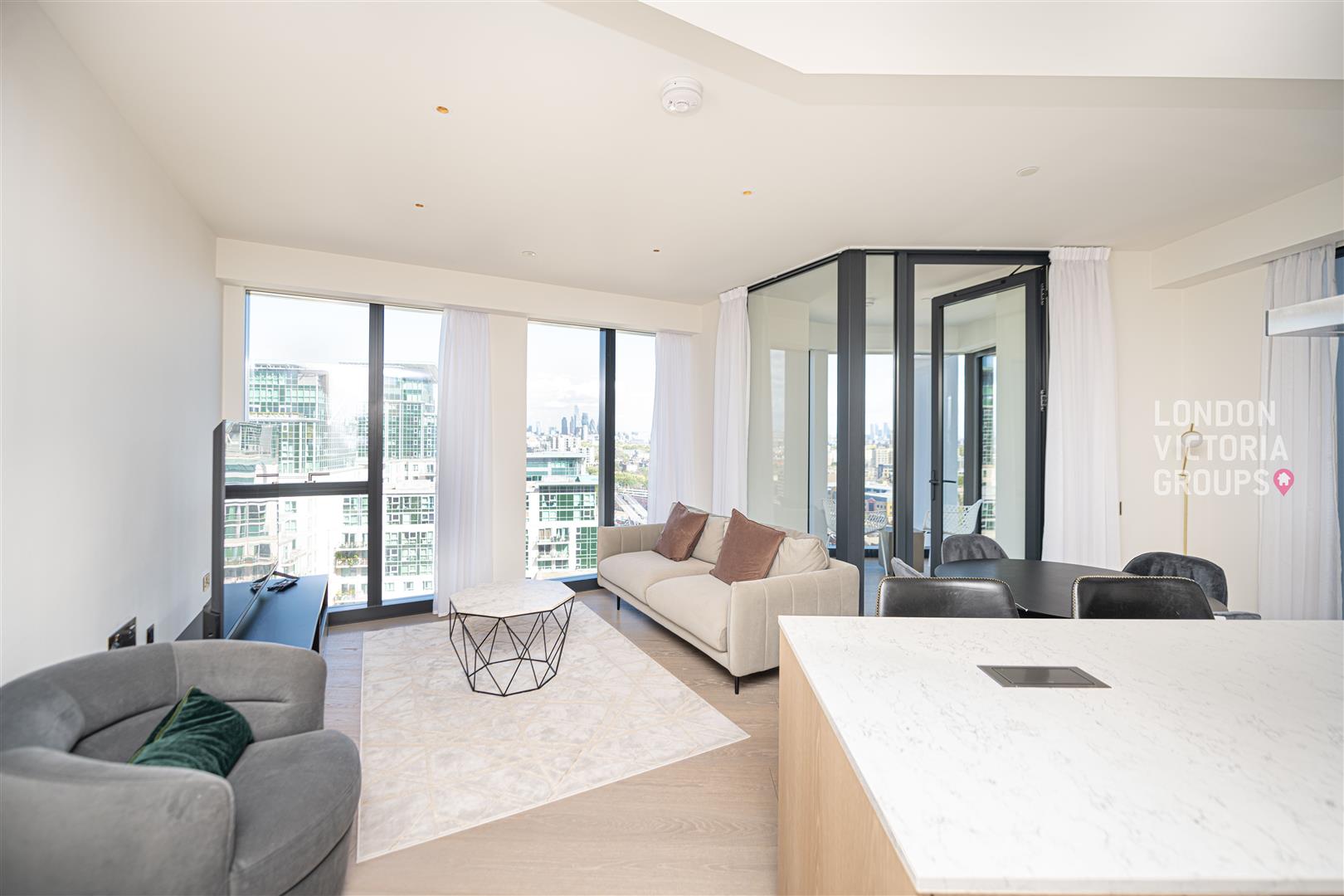 Flat Nine Elms Lane in Greater London