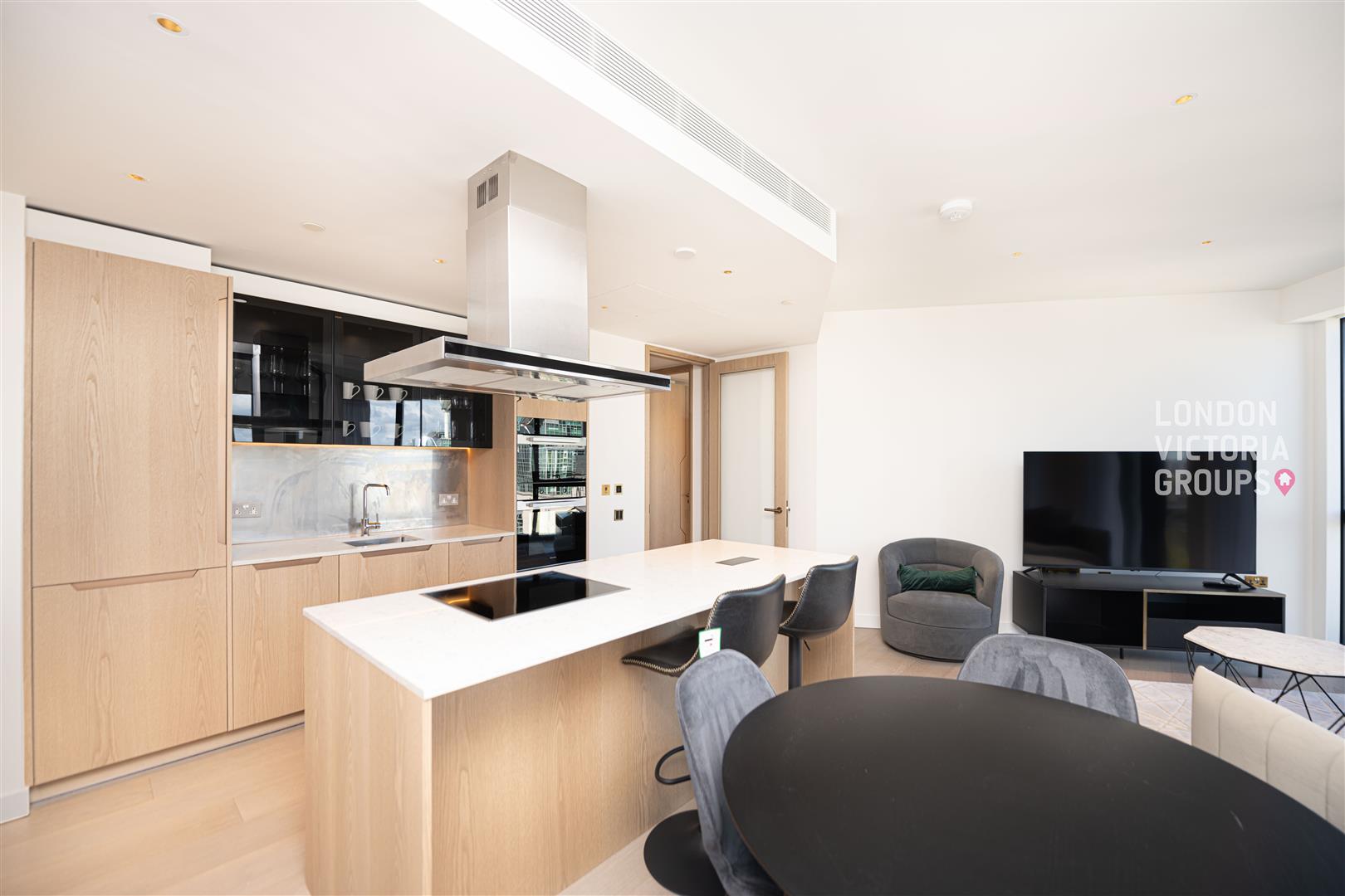Flat Nine Elms Lane in Greater London