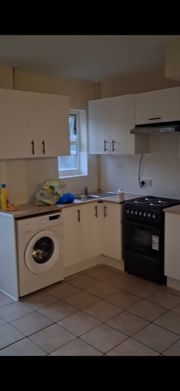 Room Pearson Avenue in Coventry