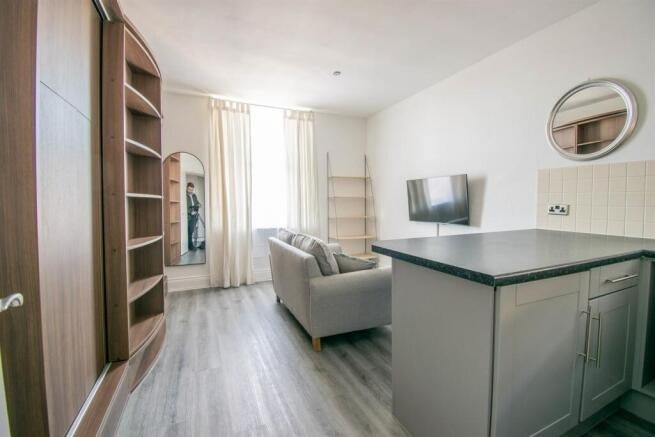 Flat Eskdale Terrace in Newcastle upon Tyne