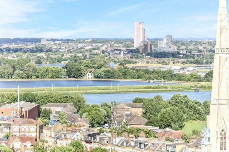 Flat Egerton Road in Greater London