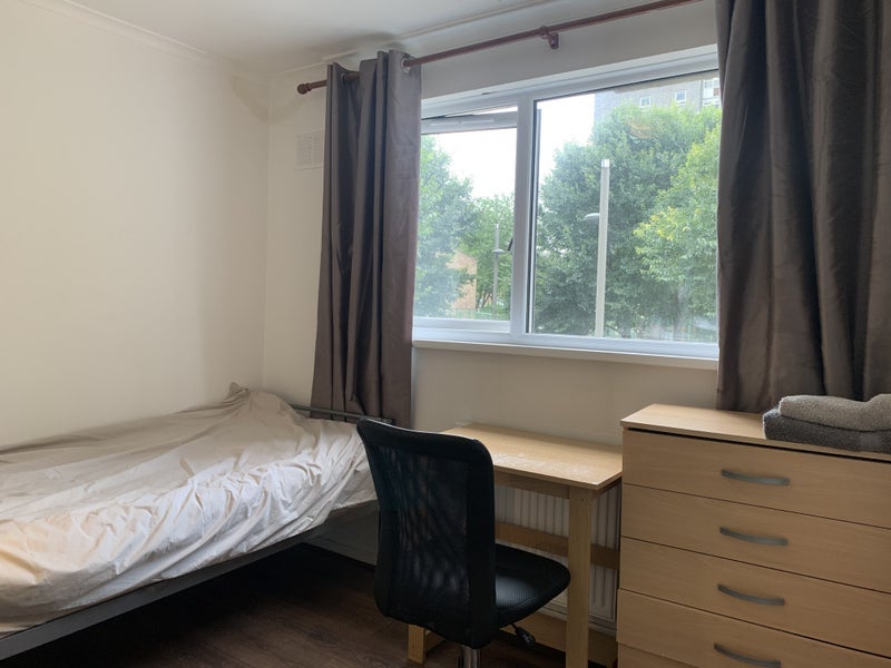 Room Carpenters Road in Greater London