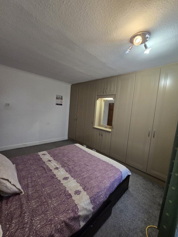 Room Biggin Hall Crescent in Coventry