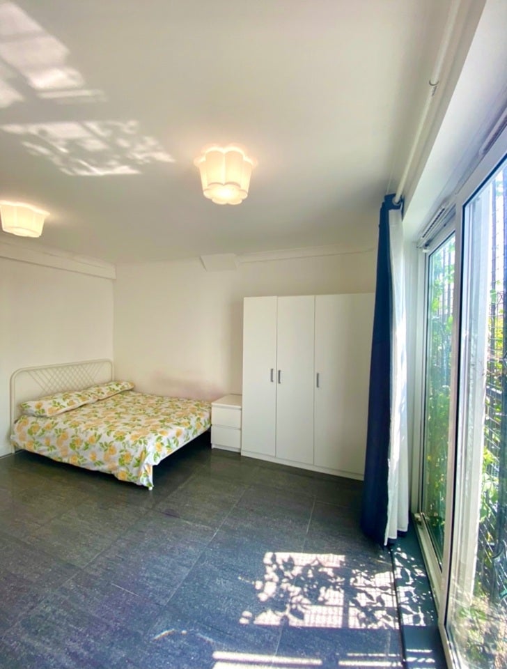 Room Cowper Avenue in Tilbury