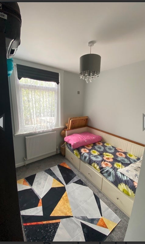 Flat Buntingbridge Road in Greater London