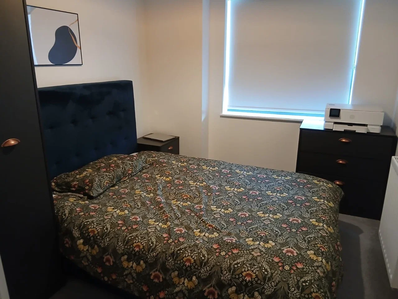 Room Western Avenue in Greater London