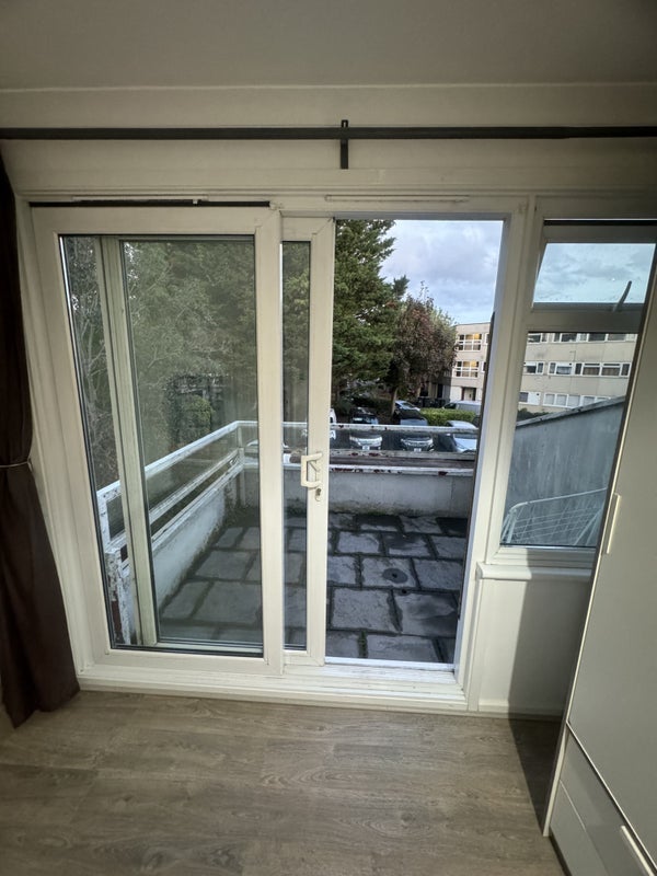 Room Rawnsley Avenue in Greater London