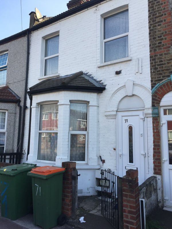 Room Arragon Road in Greater London